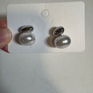 Chic Faux Pearl Drop Earrings Silver Tone Modern Elegant